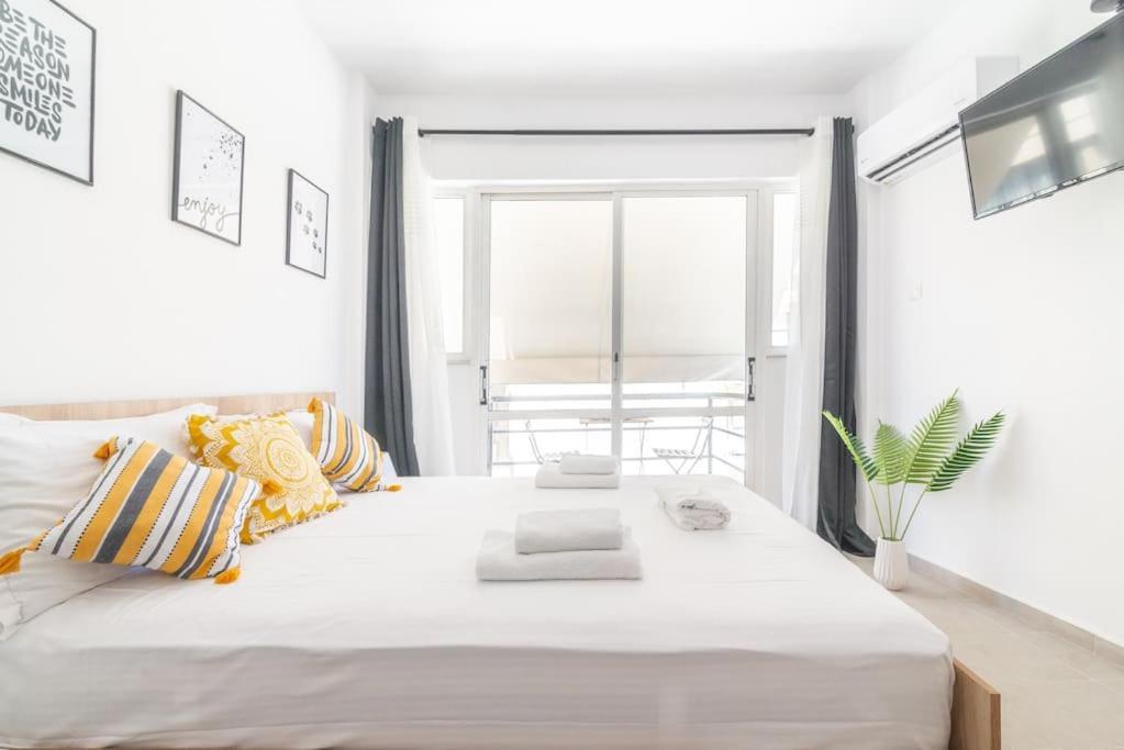 New In The Heart Of Center Iraklio